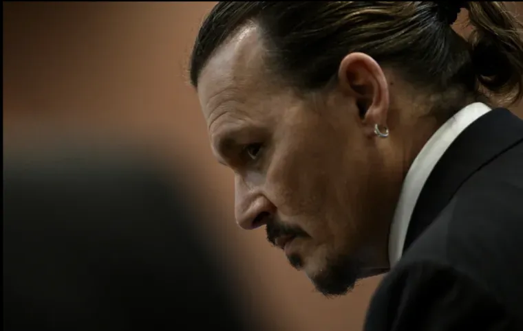 "Nisam svetac, ne predstavljam se takvom, kao &scaron;to svi znate. Ali sebično sam prona&scaron;la olak&scaron;anje u tome &scaron;to sam mogla iskoristiti ono &scaron;to sam proživjela da se zalažem za druge, da osvijestim ova pitanja i dam glas ljudima koji nemaju glas ili platformu koju ja imam."
