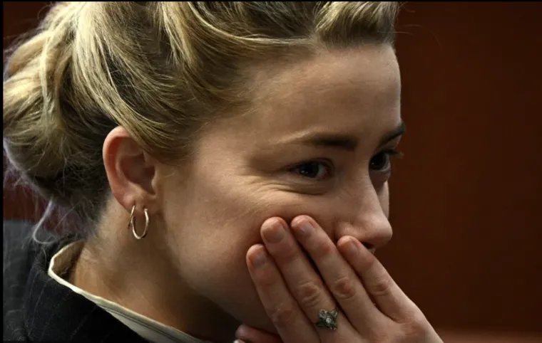 Rekla je da sada ne može imati karijeru, pa niti ljude koji bi se družili s njom zbog napada i prijetnji koje moraju podnositi. Rekla je da je od početka suđenja primila tisuće prijetnji smrću.
