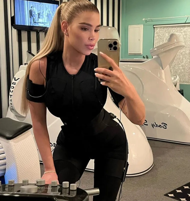 Najbolji hrvatski kickboksač ima ultrazgodnu zaručnicu. Martina ima savršeno isklesano tijelo i obline koje izazivaju vrtoglavicu