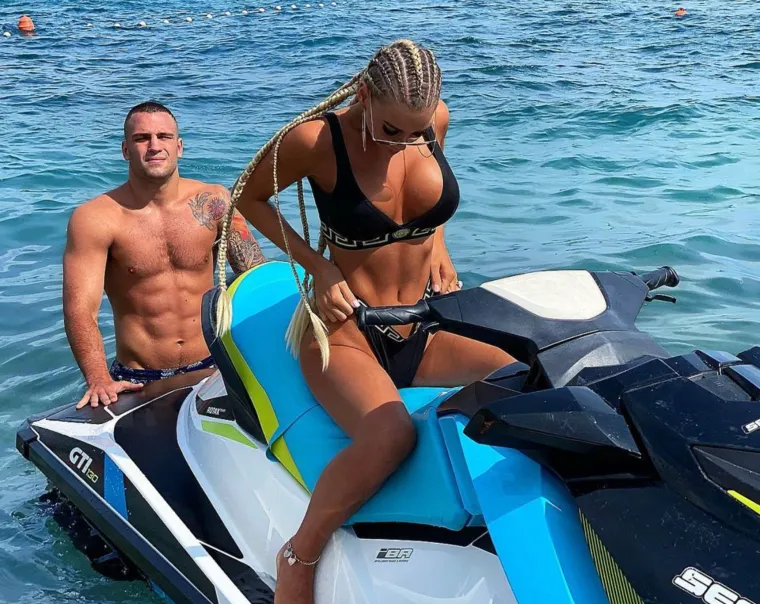 Najbolji hrvatski kickboksač ima ultrazgodnu zaručnicu. Martina ima savr&scaron;eno isklesano tijelo i obline koje izazivaju vrtoglavicu