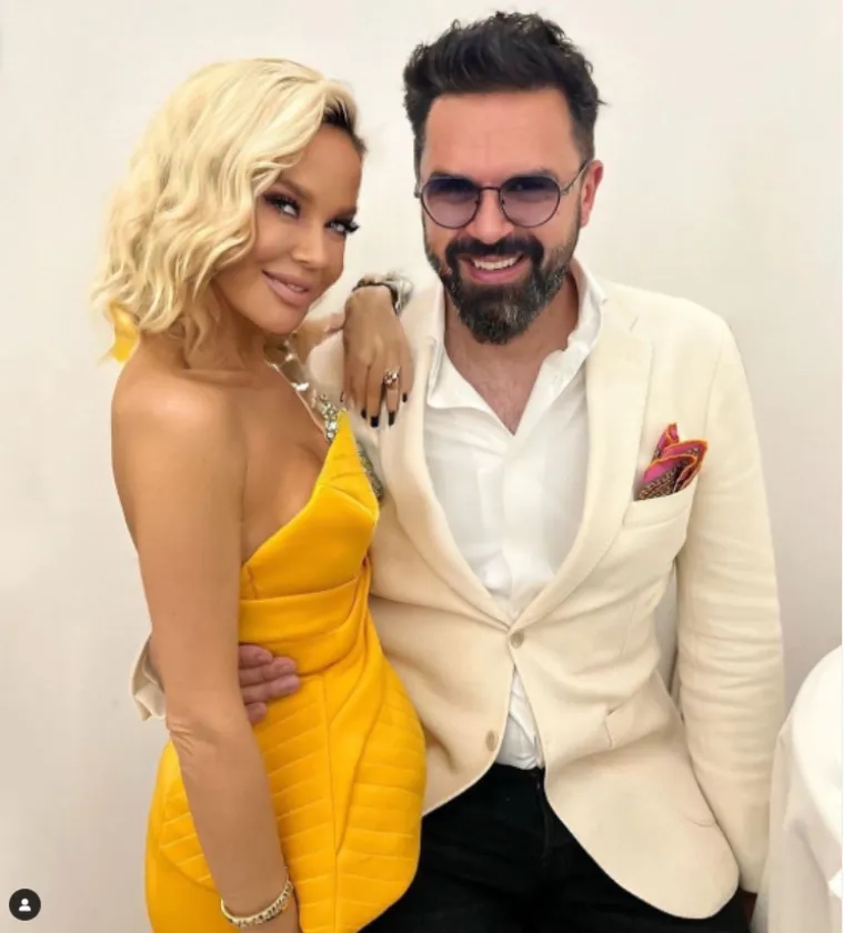 U pauzama se, pak, družila sa splitskim kolegom Petrom Gra&scaron;om, kojemu je udijelila nekoliko roditeljskih savjeta, s obzirom na to da će pjevač uskoro postati tata.