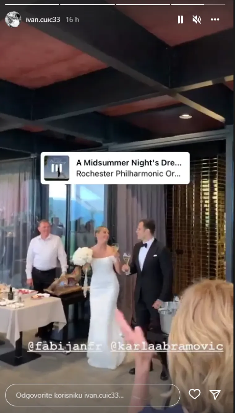 Fabijan Pavao i Karla dugo su održavali vezu na daljinu, s obzirom na to da je Medvešek studirao glumu na Akademiji dramske umjetnosti u Zagrebu, a Abramović je studirala produkciju u Engleskoj.