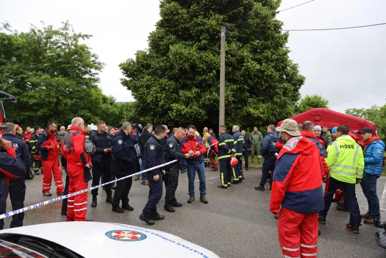 Potraga za palim avionom na slunjskom području