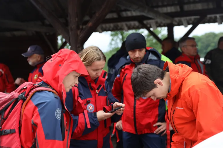 Potraga za palim avionom na slunjskom području