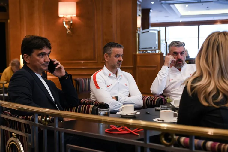 Vatreni se okupili: Stigla i neka nova lica, pogledajte srdačan susret Dalića i naknadno pozvanog Ivanušeca