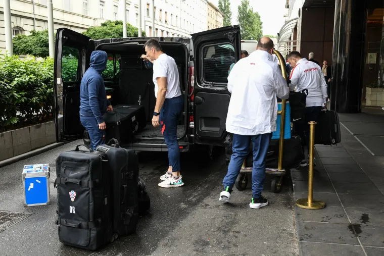 Vatreni se okupili: Stigla i neka nova lica, pogledajte srdačan susret Dalića i naknadno pozvanog Ivanu&scaron;eca