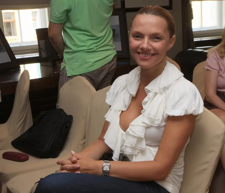 Nakon srednje upisala je Pravni fakultet, ali nije ga zavr&scaron;ila. Kasnije se ponovno posvetila obrazovanju pa je 2012. godine upisala turistički menadžment na jednom zagrebačkom privatnom sveučili&scaron;tu. Prije nekoliko godina pohvalila se s jo&scaron; jednom diplomom i to na kanadskom sveučili&scaron;tu Sheridan. 