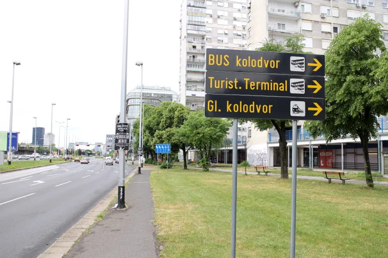  Putokazi na zagrebačkim ulicama koji  već 9 godina pokazuju krivi put 