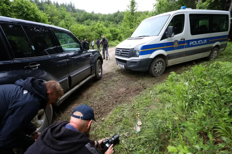 Mjesto pada aviona nalazi se na nepristupačnom šumovitom terenu