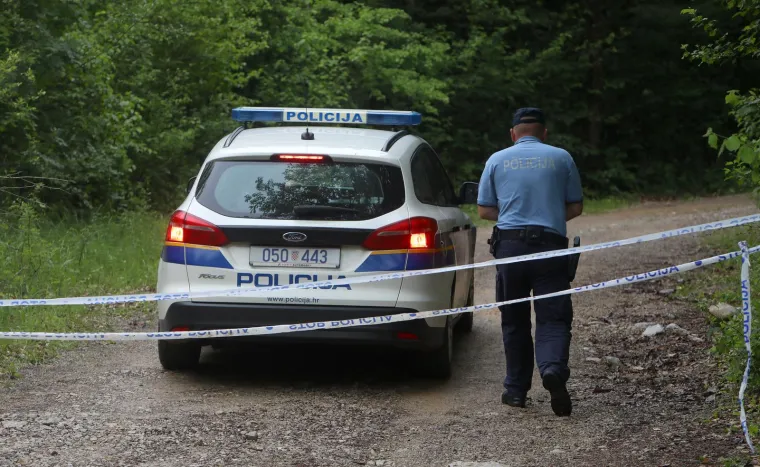 Mjesto pada aviona nalazi se na nepristupačnom &scaron;umovitom terenu