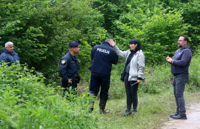 Mjesto pada aviona nalazi se na nepristupačnom &scaron;umovitom terenu