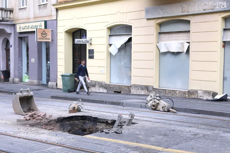 Pogledajte mjesto stravičnog požara plinovoda u Zagrebu. Tramvaji ne voze Frankopanskom