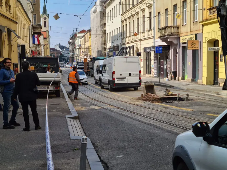 Jutro nakon velikog požara u kojem je ozlijeđeno četvero ljudi u Zagrebu saniraju se &scaron;tete