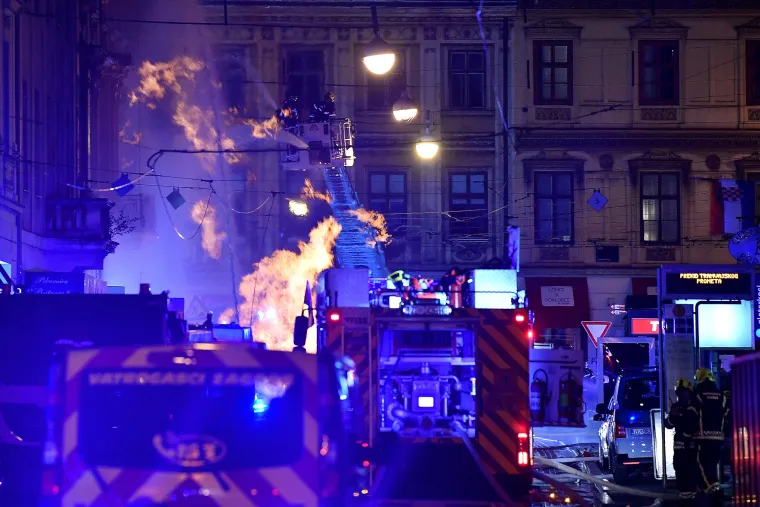 FOTO Pogledajte veliku akciju vatrogasaca dok su gasili vatreni stup od 10 metara u centru Zagreba