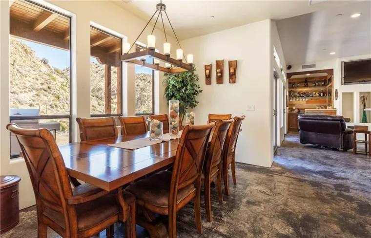 Ovo je bajkovita vila u kalifornijskoj dolini Yucca u kojoj se Amber Heard priprema za izricanje presude