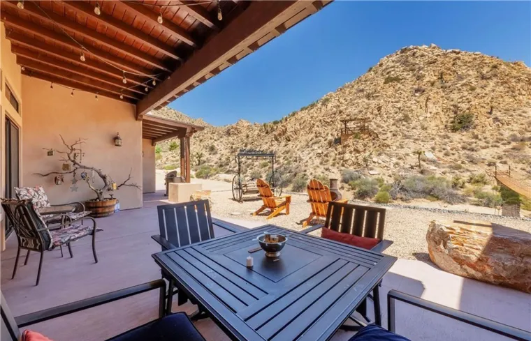 Ovo je bajkovita vila u kalifornijskoj dolini Yucca u kojoj se Amber Heard priprema za izricanje presude