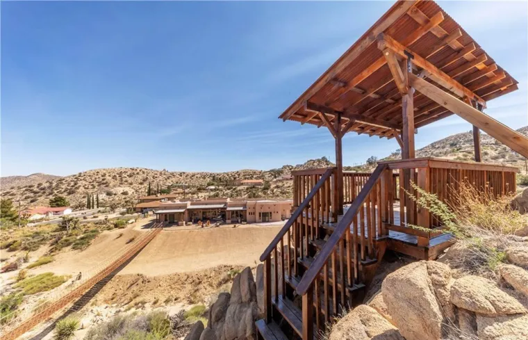 Ovo je bajkovita vila u kalifornijskoj dolini Yucca u kojoj se Amber Heard priprema za izricanje presude