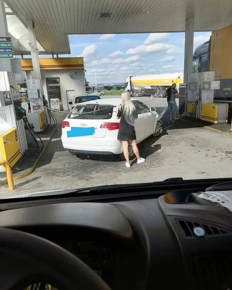 Danas u na&scaron;oj urnebesnoj galeriji, sutra u Hrvatskoj: Donosimo najuđe prizore iz države dragih nam gostiju