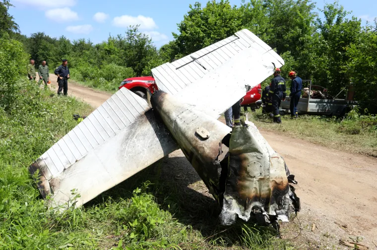 Helikopterom izvučeni dijelovi aviona u kojem su život izgubile četiri osobe