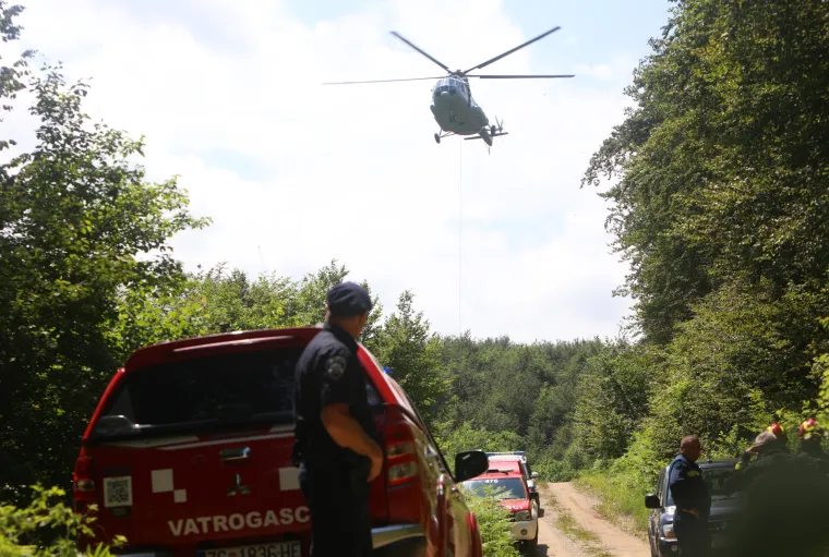 Helikopterom izvučeni dijelovi aviona u kojem su život izgubile četiri osobe