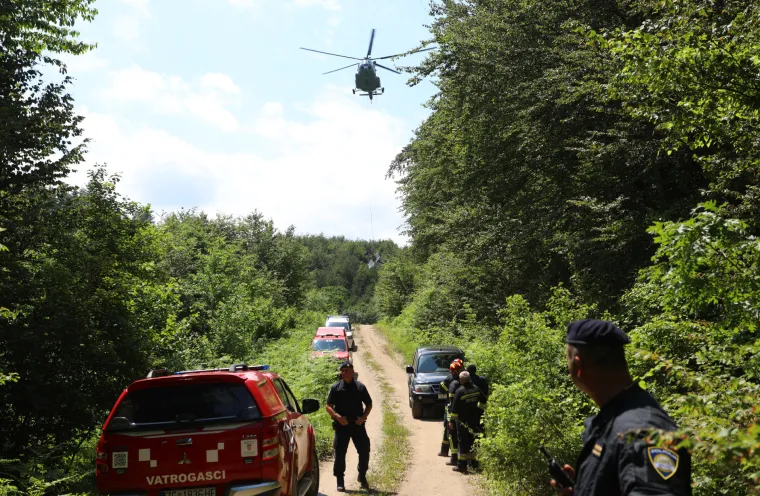 Helikopterom izvučeni dijelovi aviona u kojem su život izgubile četiri osobe