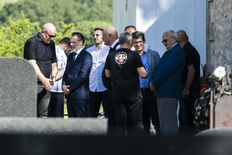 Izbornik Zlatko Dalić emotivno ispratio oca na posljednji počinak u Livnu