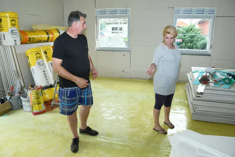 U nevremenu stradala i zamjenska kuća koja se među prvima gradi u Sisku. Zidovi natopljeni, odustat će?