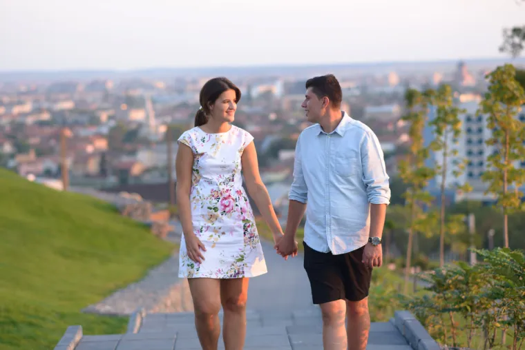 Ono što nije bilo jasno, jesu li ti zdravstveni izazovi vezani posebno za biologiju visine ili su rezultat uvjeta iz okoliša, kao što su loša prehrana ili štetni sociokulturni učinci, koji također mogu utjecati na nečiji stas.