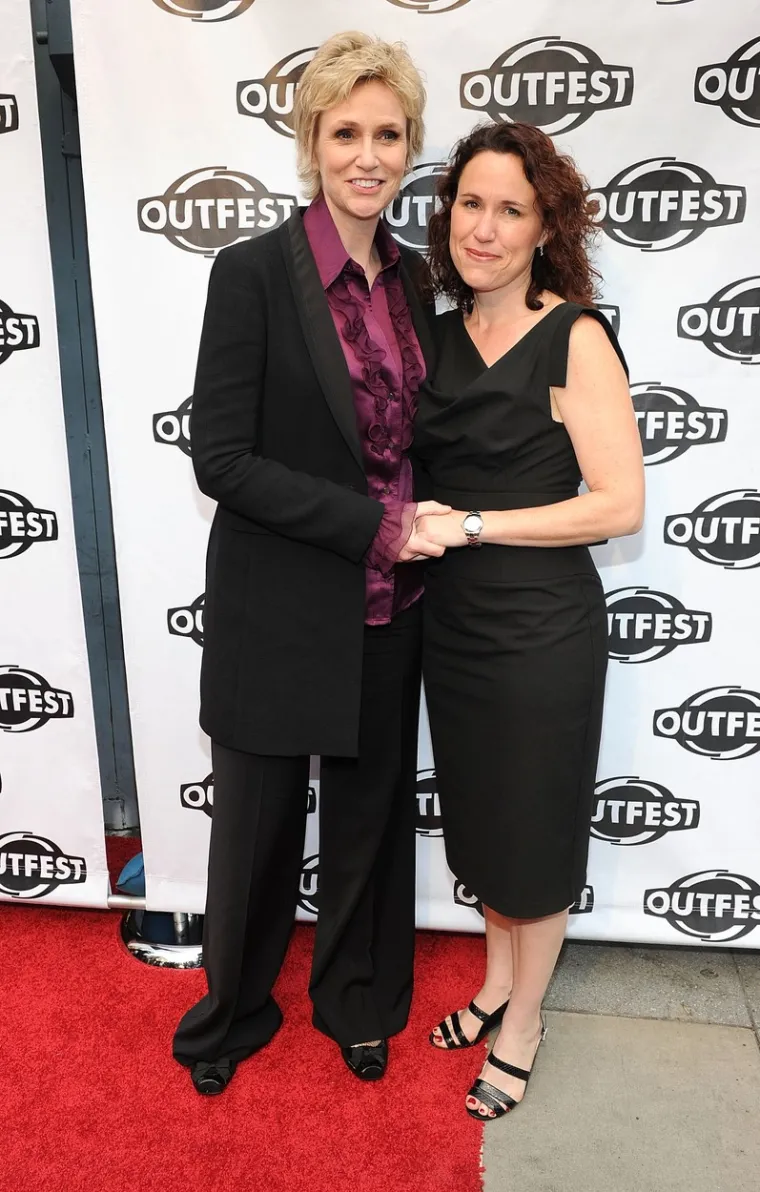 2. Jane Lynch i Lara Embry