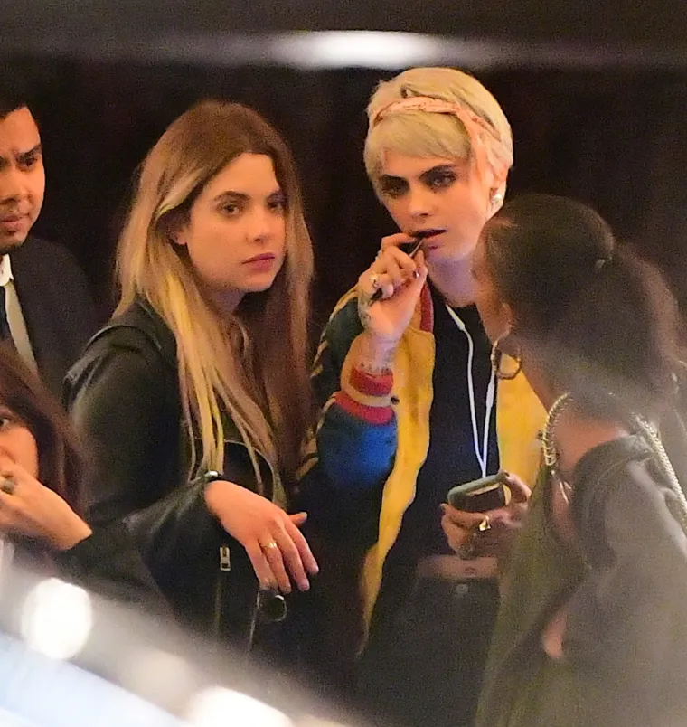 16. Ashley Benson i Cara Delevingne