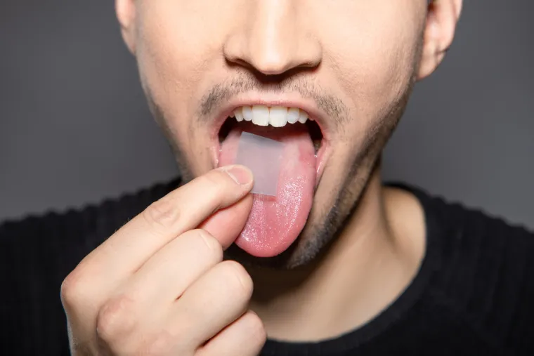 Loše oralno i loše dentalno zdravlje može pridonijeti problemima s metalnim okusom u ustima. Upravo je zato održavanje dobre oralne higijene od iznimne važnosti. Njezino zanemarivanje može imati posljedice poput neugodnog zadaha, karijesa pa čak i okusa krvi u ustima.