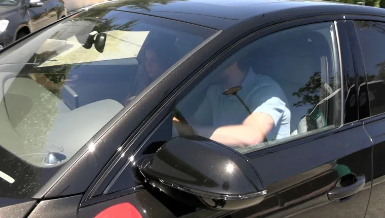 Podsjetimo, Shakira je Piquea i dotičnu damu ulovila u krevetu te je na licu mjesta odlučila okončati vezu s Piqueom, koji se već iselio iz njihova obiteljskog doma u stan u kojem je živio kao mladić, piše El Periodico.