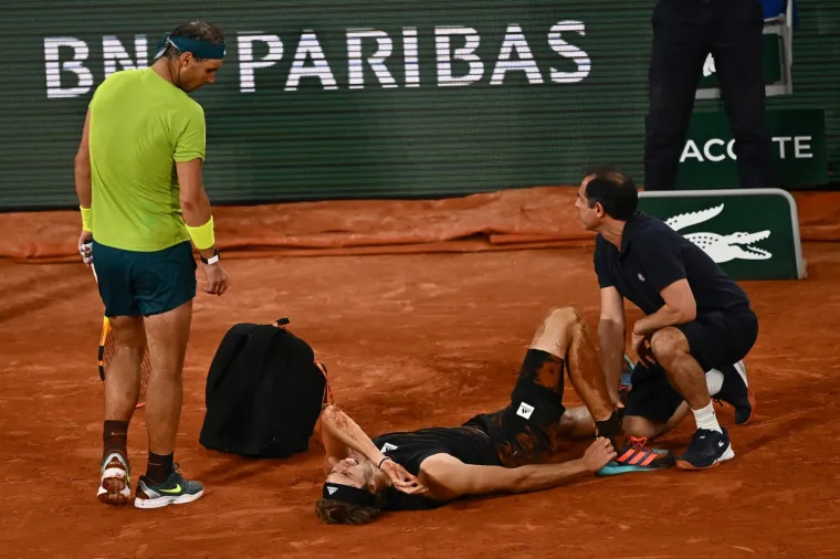FOTO Nadal u finalu: Zverev zbog teške ozljede predao meč! Izveli ga u kolicima