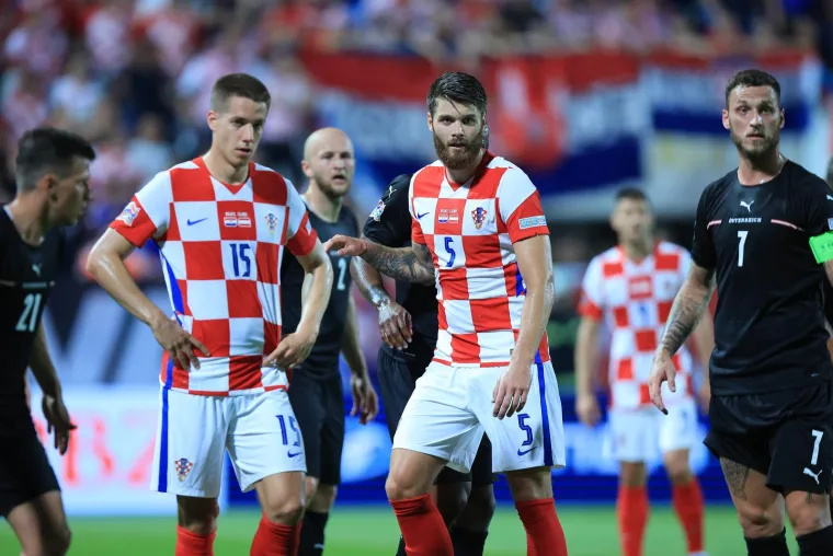Poznata lica  u Gradskom vrtu: Pogledajte u čijem društvu legendarni Stipe Pletikosa gleda utakmicu