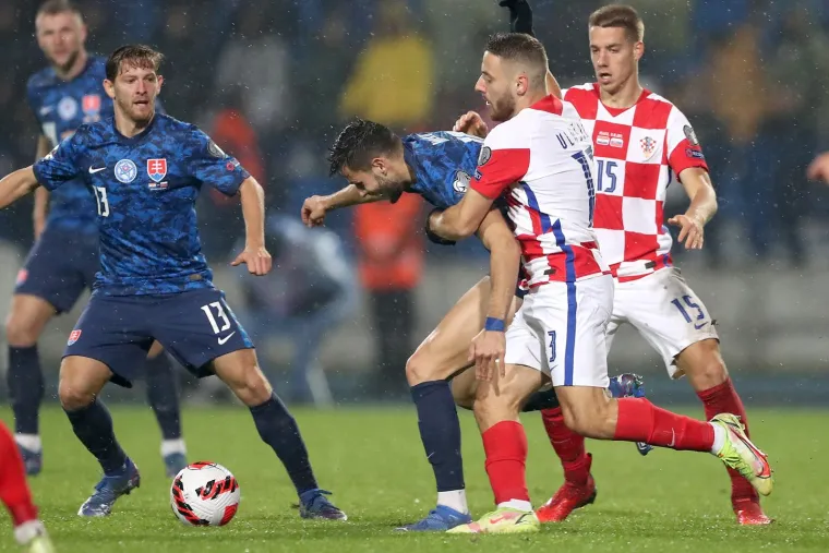 Poznata lica  u Gradskom vrtu: Pogledajte u čijem društvu legendarni Stipe Pletikosa gleda utakmicu