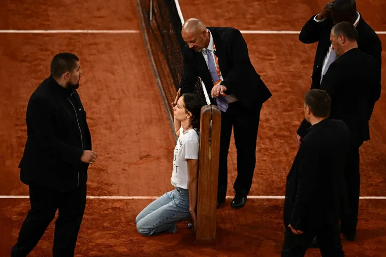 'Ostalo nam je jo&scaron; 1028 dana': &Scaron;to znači kataklizmička poruka aktivistice koja je prekinula Čilićev meč