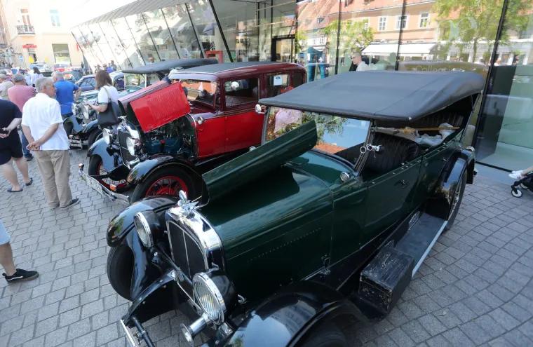 Zagrepčane raspametili oldtimeri među kojima je Fićo teenager
