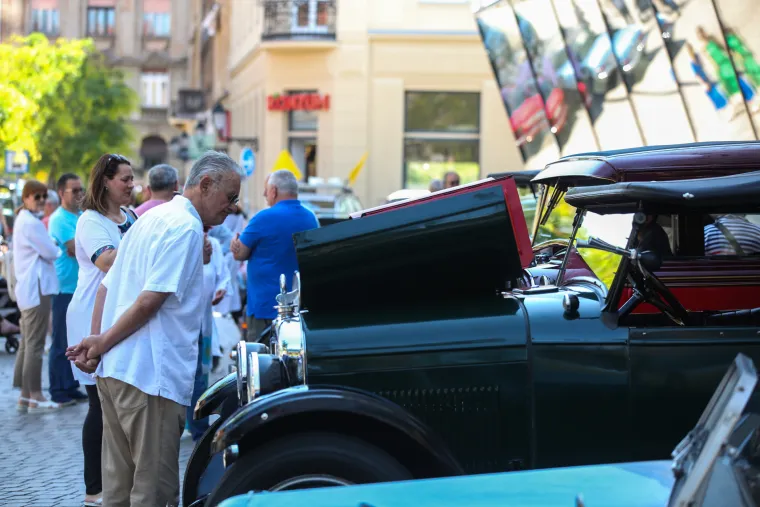 Zagrepčane raspametili oldtimeri među kojima je Fićo teenager