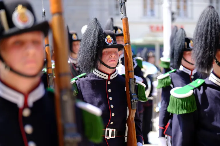 Zagrepčane je odu&scaron;evila Norve&scaron;ka kraljevska garda koja je na Trgu bana Jelačića s Hrvatskom vojskom imala mimohod