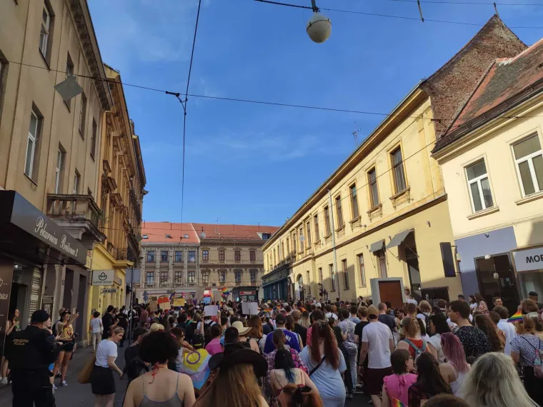 U Zagrebu krenula 21. Povorka ponosa. Među okupljenima pojavili su se brojni političari