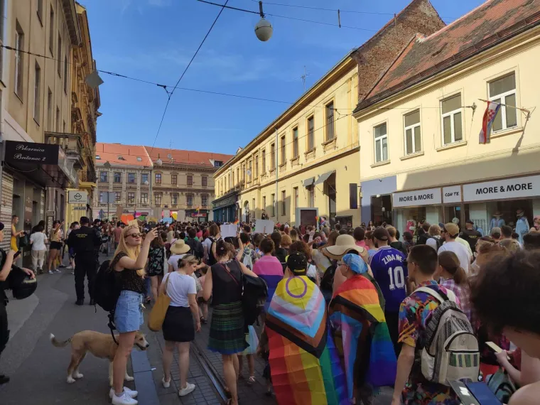 U Zagrebu krenula 21. Povorka ponosa. Među okupljenima pojavili su se brojni političari