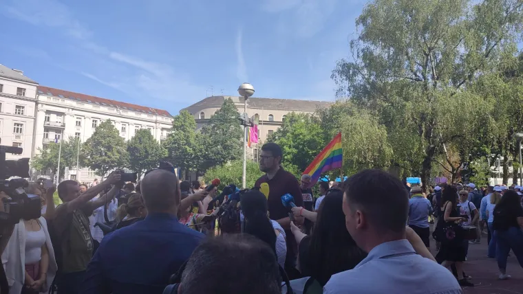 U Zagrebu krenula 21. Povorka ponosa. Među okupljenima pojavili su se brojni političari