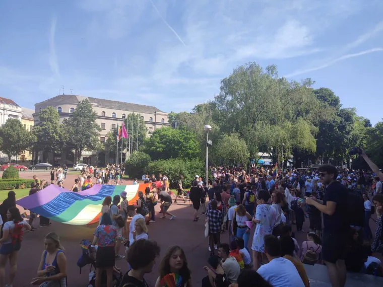 U Zagrebu krenula 21. Povorka ponosa. Među okupljenima pojavili su se brojni političari