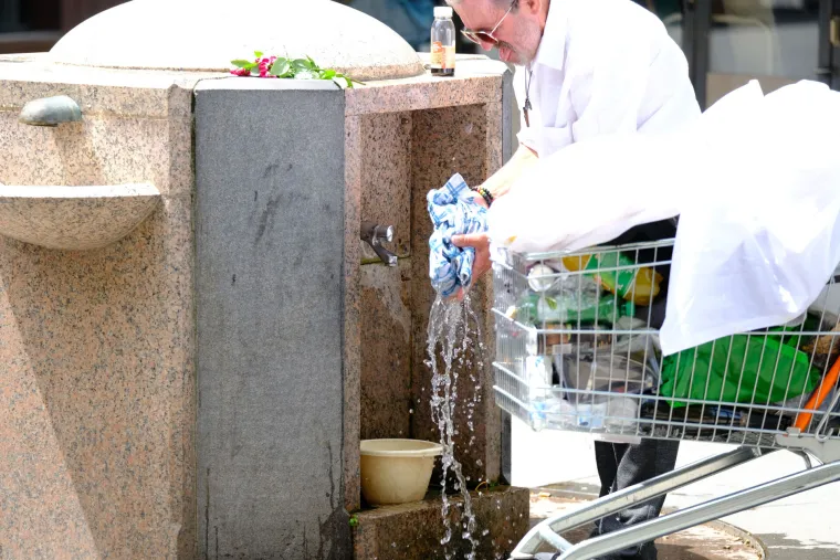 Pasja vrućina uz sladolede, &scaron;e&scaron;ire, fontane... Ovako se danas Zagrepčani hlade. Temperatura je oko 30 u hladu