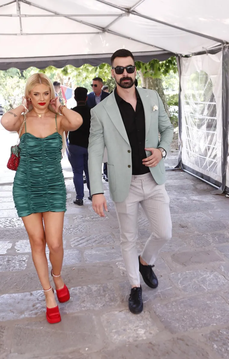 Udala se biv&scaron;a Luke Jovića: Anđela Manita&scaron;ević u prozirnoj vjenčanici rekla je 'da' srpskom nogometa&scaron;u