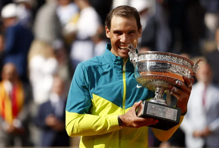 Bilo je i suza: Nadal emotivno proslavio 14. naslov na Roland Garrosu