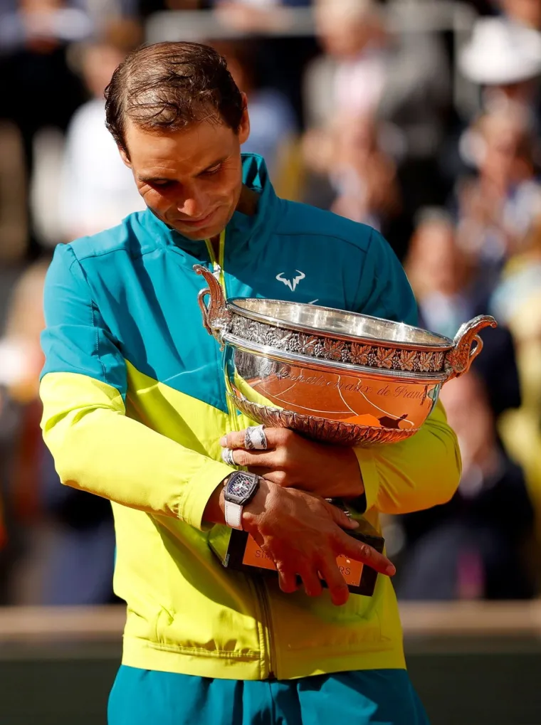 Bilo je i suza: Nadal emotivno proslavio 14. naslov na Roland Garrosu