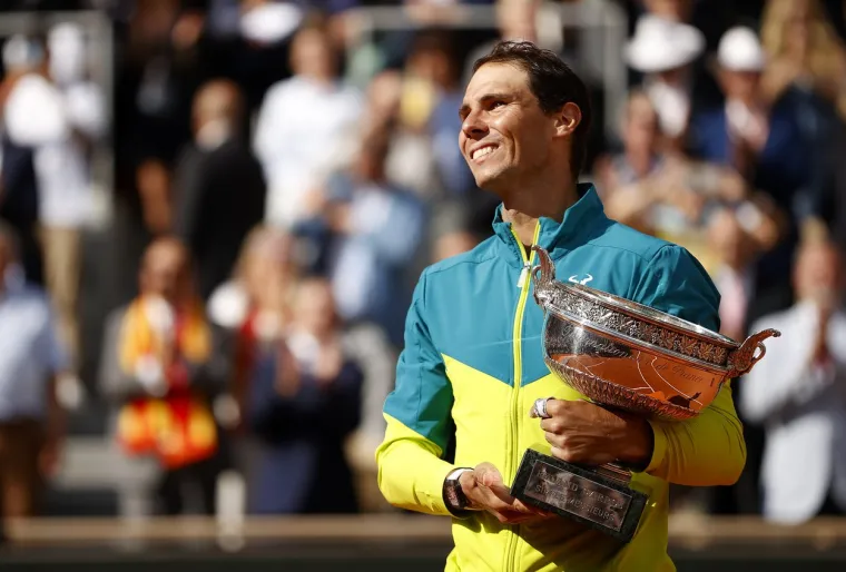 Bilo je i suza: Nadal emotivno proslavio 14. naslov na Roland Garrosu