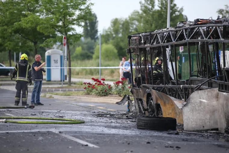 Pogledajte kako izgleda autobus ZET-a koji je danas izgorio u Novom Jelkovcu