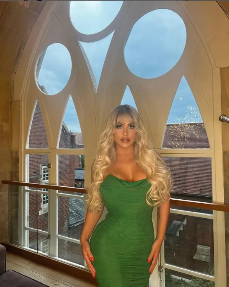 Ona je kći legendarnog nogometaša, najveća je navijačica Engleske, a nije joj strana ni golotinja na društvenim mrežama